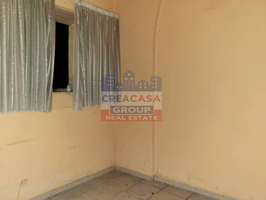 Immagine 28 di Palazzo in vendita  in Via Meli a Giarre