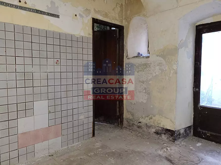 Immagine 31 di Palazzo in vendita  in Via Meli a Giarre