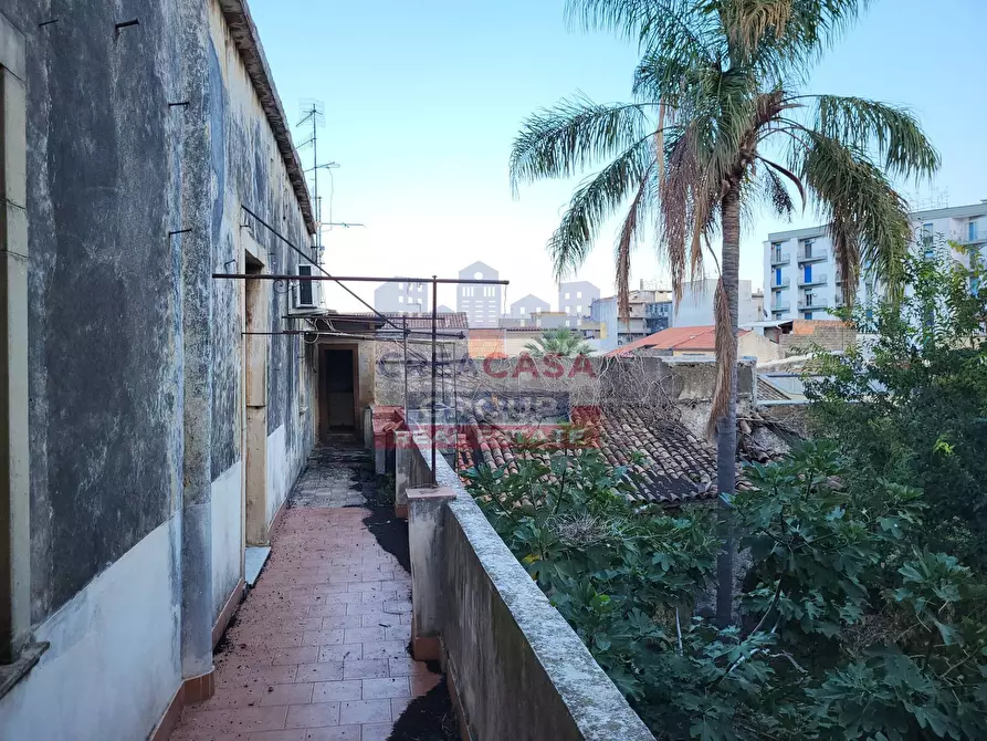 Immagine 33 di Palazzo in vendita  in Via Meli a Giarre