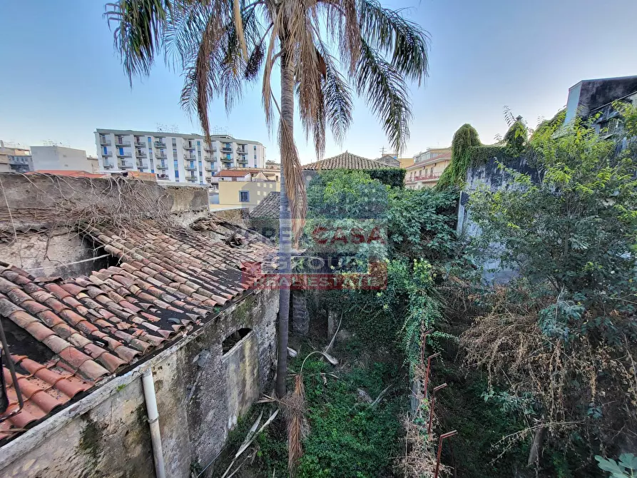 Immagine 34 di Palazzo in vendita  in Via Meli a Giarre