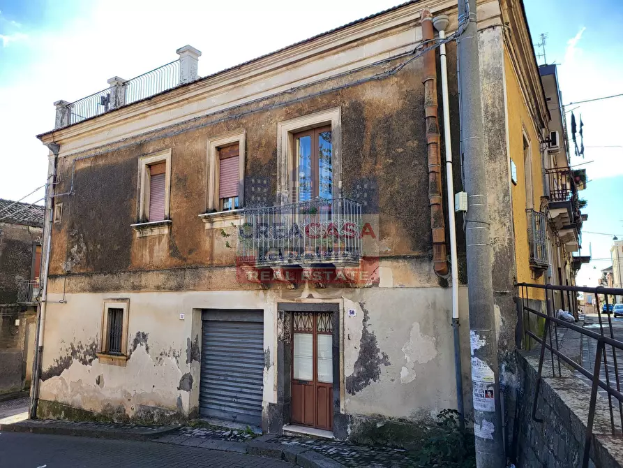 Immagine 2 di Palazzo in vendita  in Via mangani soprani a Piedimonte Etneo