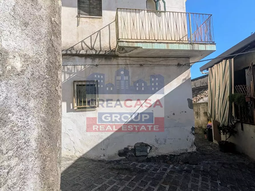 Immagine 4 di Palazzo in vendita  in via Falde del castello a Calatabiano