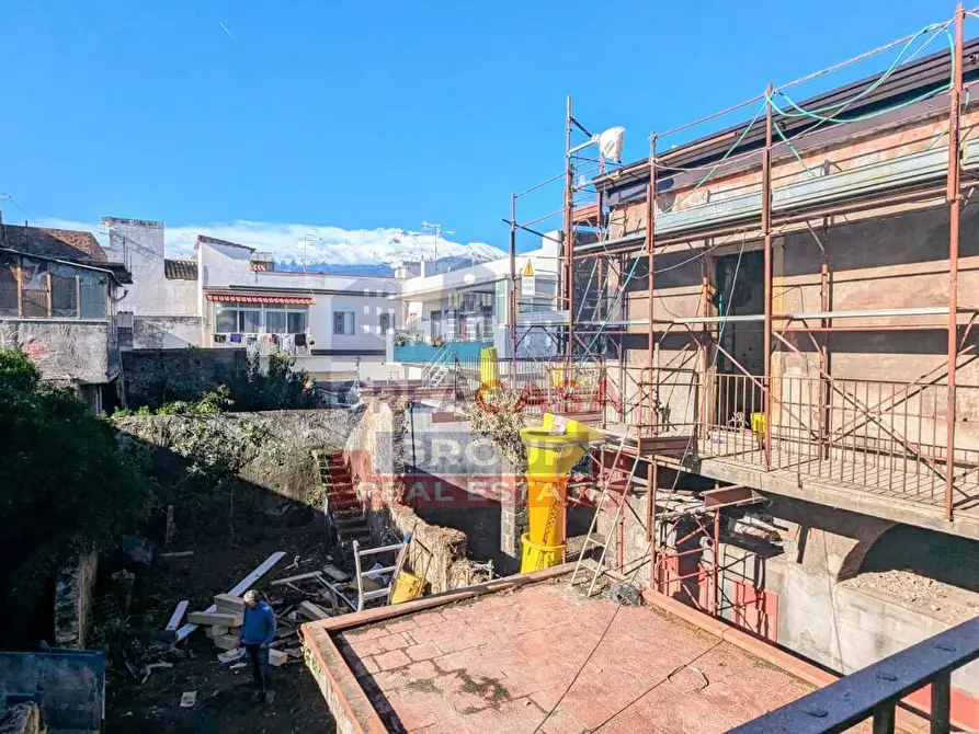 Immagine 19 di Palazzo in vendita  in Mongibello a Riposto