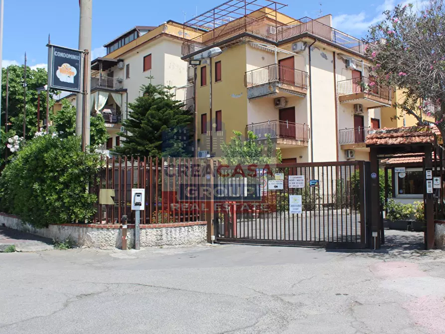 Immagine 3 di Appartamento in vendita  in Via Porticato a Giardini-Naxos