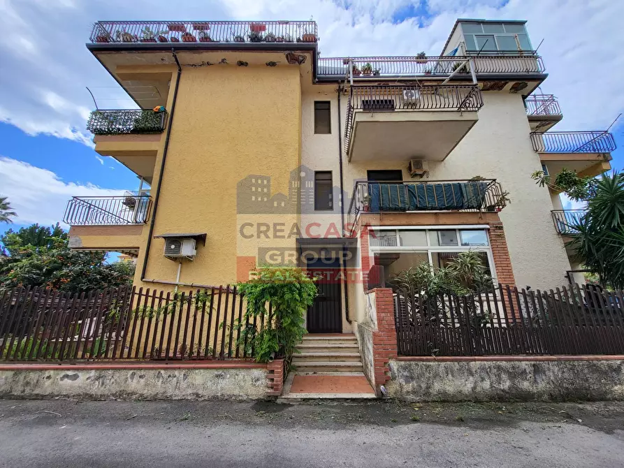 Immagine 4 di Appartamento in vendita  in Via Porticato a Giardini-Naxos