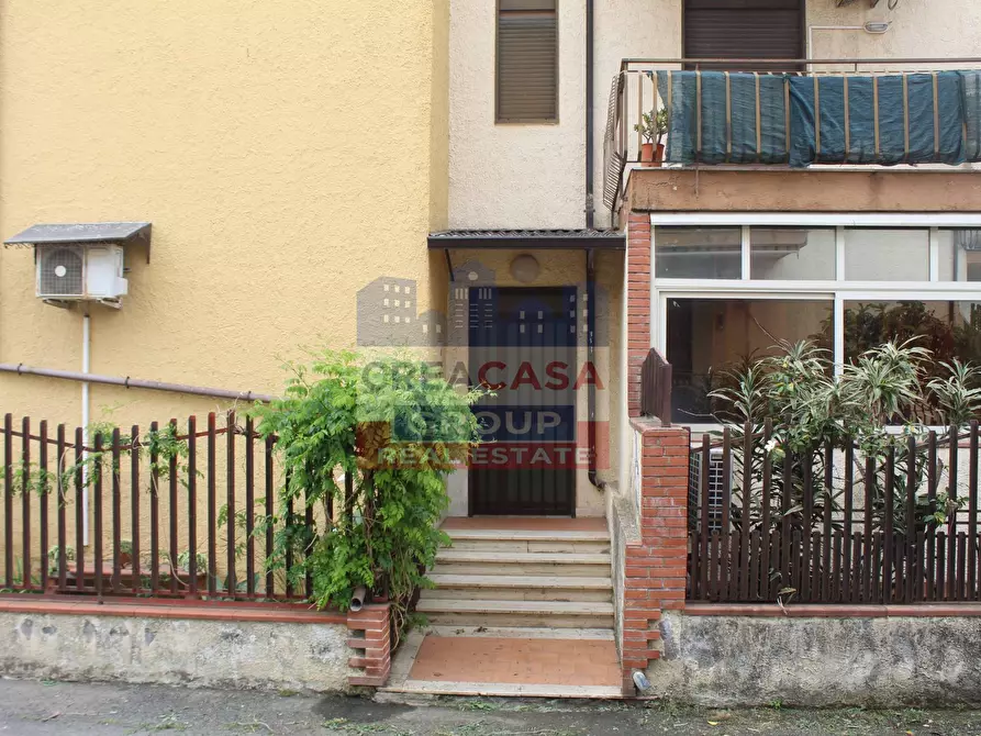 Immagine 5 di Appartamento in vendita  in Via Porticato a Giardini-Naxos