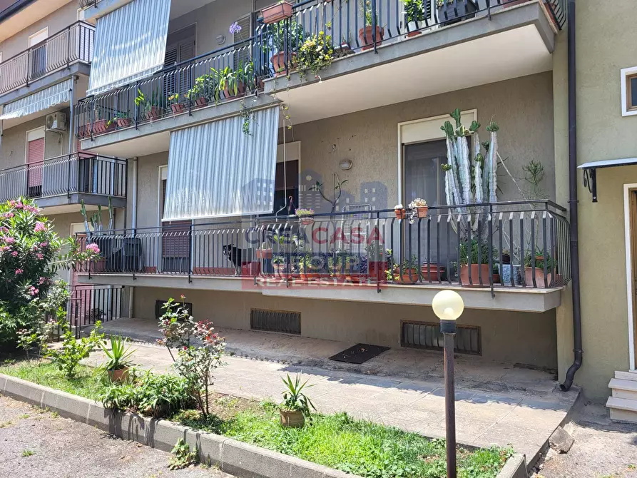 Immagine 3 di Appartamento in vendita  in Via Salvatore Calandruccio a Fiumefreddo Di Sicilia