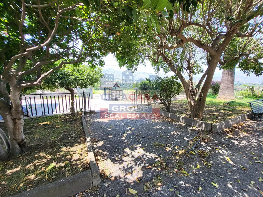 Immagine 35 di Appartamento in vendita  in Via Salvatore Calandruccio a Fiumefreddo Di Sicilia