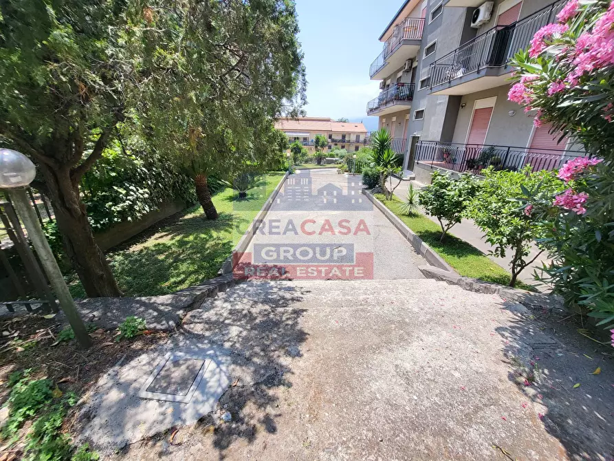 Immagine 39 di Appartamento in vendita  in Via Salvatore Calandruccio a Fiumefreddo Di Sicilia
