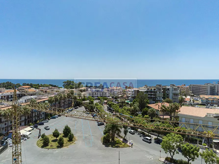 Immagine 2 di Box auto in vendita  in VIA DIONISIO a Giardini-Naxos