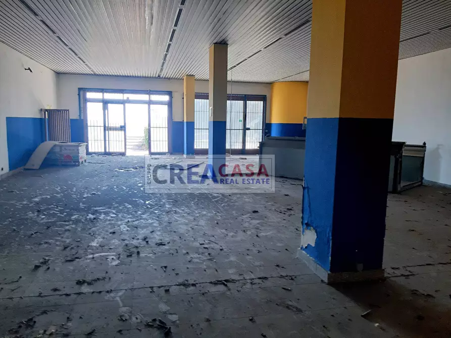 Immagine 3 di Locale commerciale in vendita  in VIA SPIAGGIA a Mascali