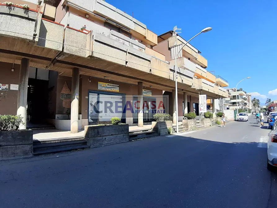 Immagine 10 di Locale commerciale in vendita  in VIA SPIAGGIA a Mascali