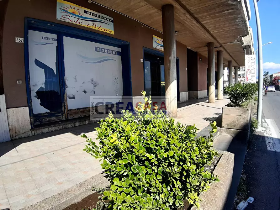 Immagine 15 di Locale commerciale in vendita  in VIA SPIAGGIA a Mascali