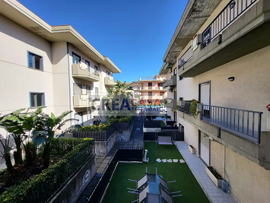 Immagine 30 di Appartamento in vendita  in Via Federico de roberto a Mascali