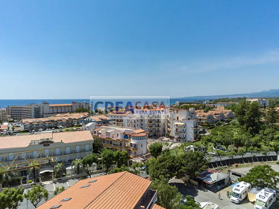Immagine 16 di Locale commerciale in vendita  in Via Dionisio a Giardini-Naxos