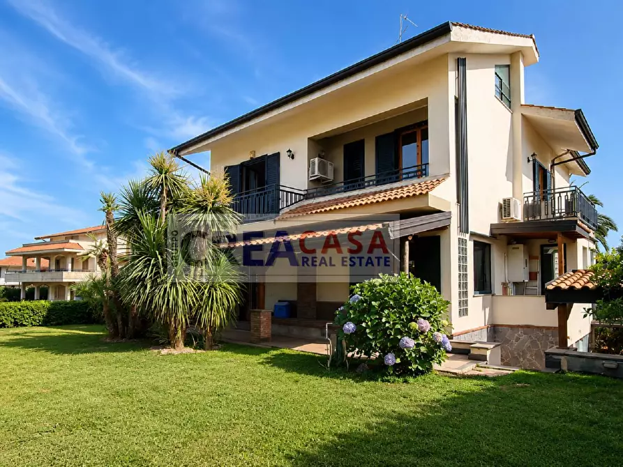 Immagine 2 di Villa in vendita  in VIA TROPEA a Aci Sant'antonio