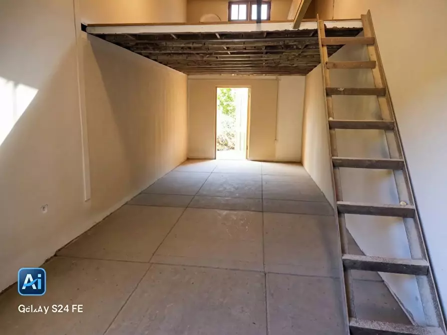 Immagine 1 di Box auto in vendita  a Quartu Sant'elena