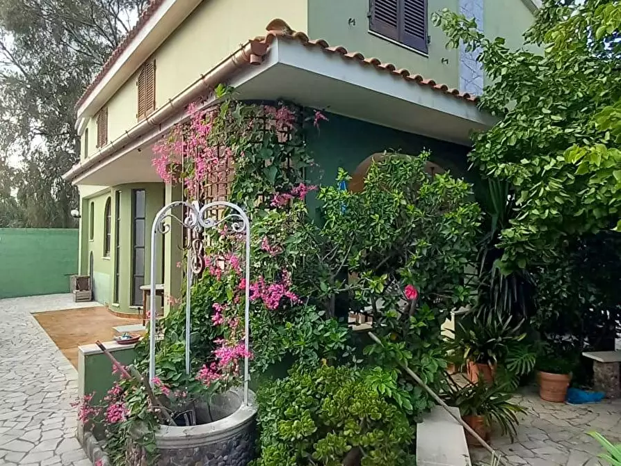 Immagine 1 di Villa in vendita  a Quartu Sant'elena