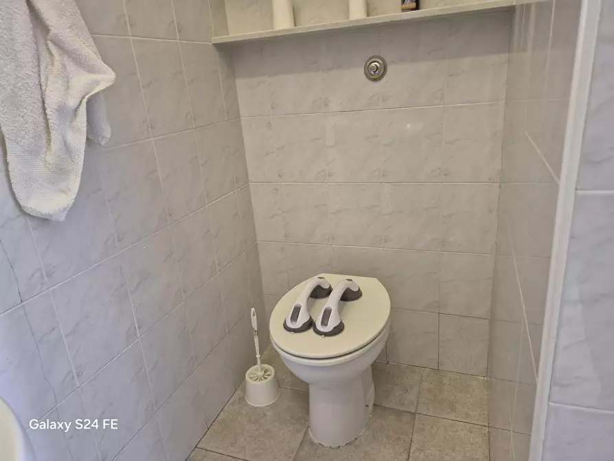 Immagine 32 di Locale commerciale in vendita  a Quartu Sant'elena