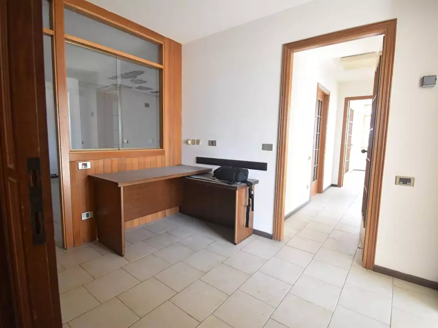 Immagine 3 di Ufficio in vendita  a Quartu Sant'elena