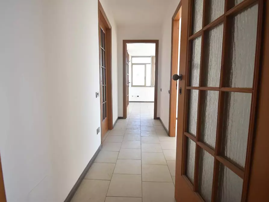 Immagine 10 di Ufficio in vendita  a Quartu Sant'elena