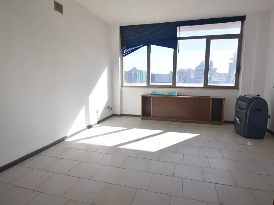 Immagine 14 di Ufficio in vendita  a Quartu Sant'elena