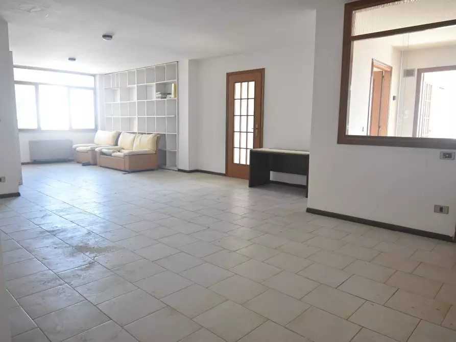 Immagine 21 di Ufficio in vendita  a Quartu Sant'elena