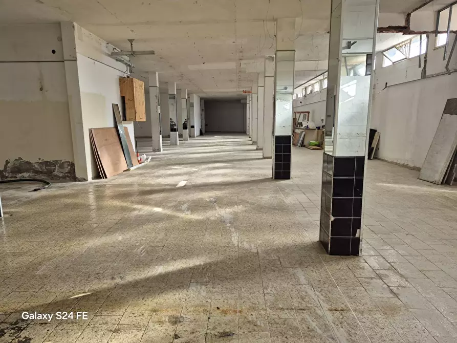 Immagine 1 di Locale commerciale in vendita  a Quartu Sant'elena