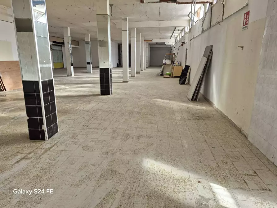 Immagine 2 di Locale commerciale in vendita  a Quartu Sant'elena