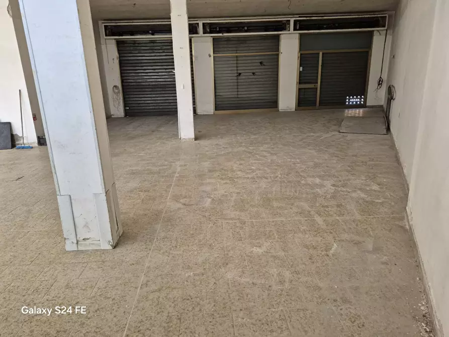 Immagine 4 di Locale commerciale in vendita  a Quartu Sant'elena