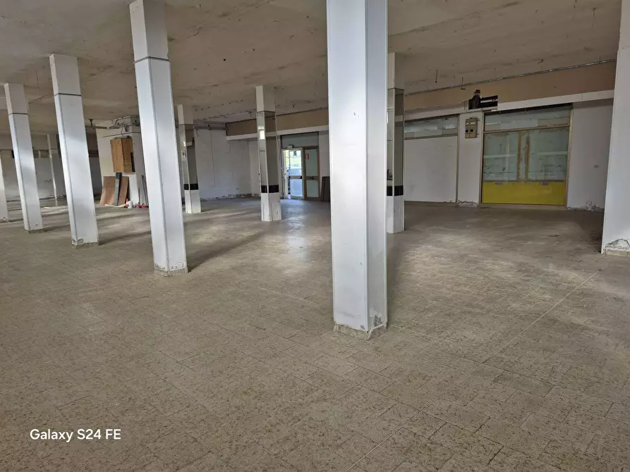 Immagine 5 di Locale commerciale in vendita  a Quartu Sant'elena