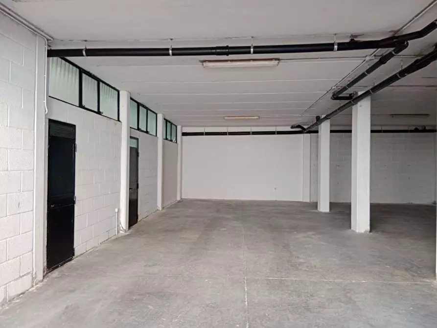 Immagine 1 di Box auto in vendita  a Quartu Sant'elena