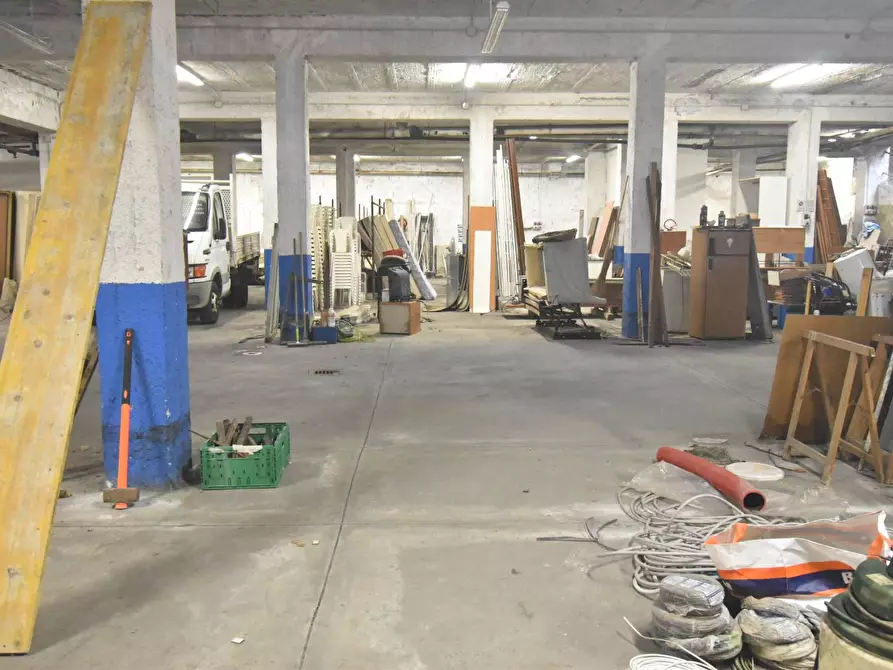 Immagine 6 di Box auto in vendita  a Selargius