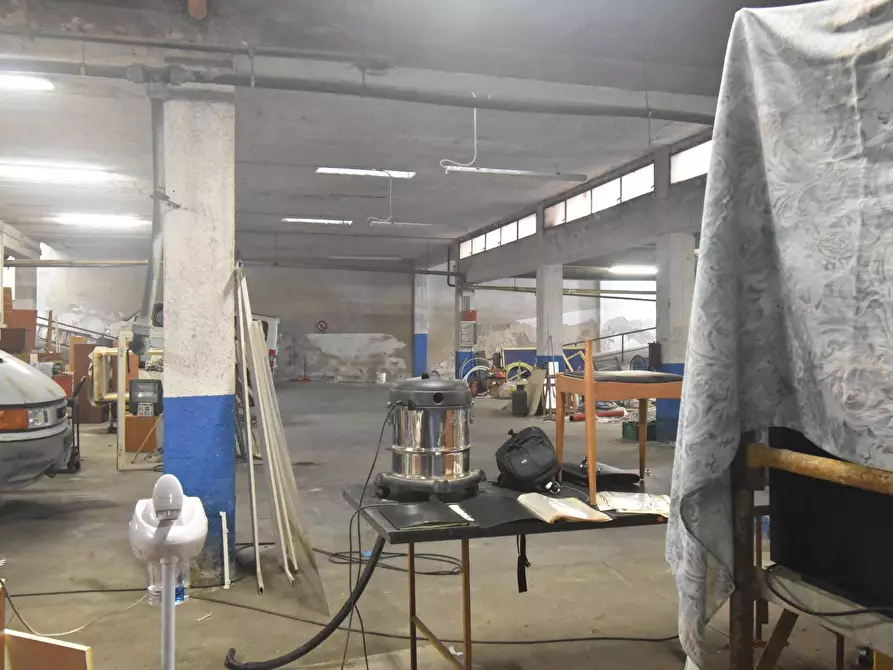 Immagine 8 di Box auto in vendita  a Selargius