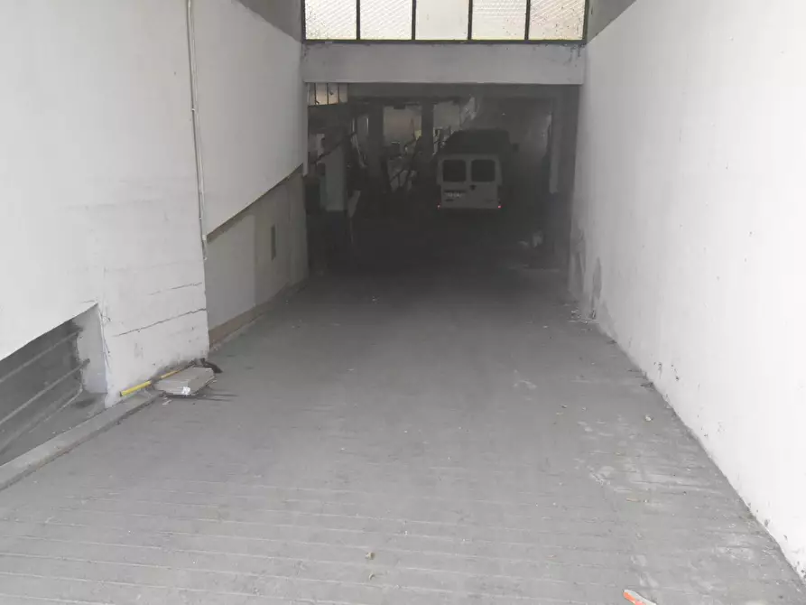 Immagine 12 di Box auto in vendita  a Selargius