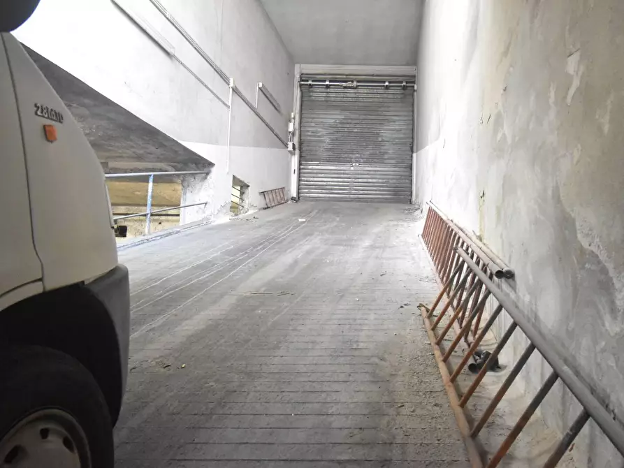 Immagine 13 di Box auto in vendita  a Selargius