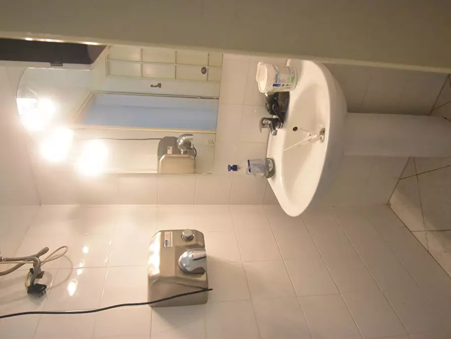 Immagine 13 di Magazzino in vendita  a Quartu Sant'elena