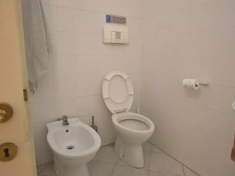 Immagine 14 di Magazzino in vendita  a Quartu Sant'elena