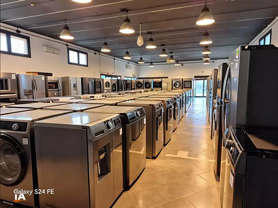 Immagine 4 di Locale commerciale in affitto  a Quartu Sant'elena