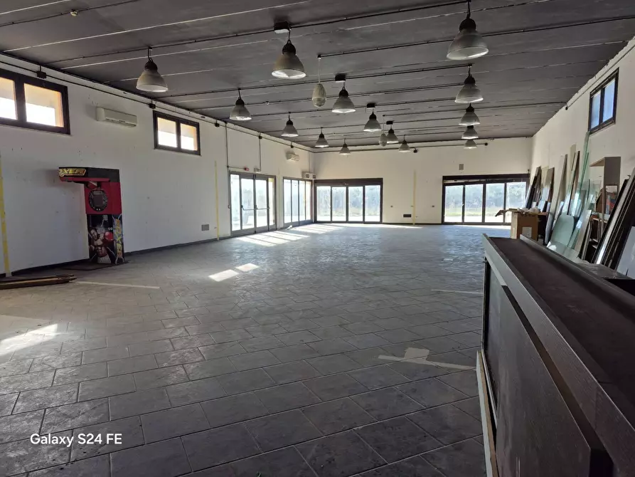 Immagine 5 di Locale commerciale in affitto  a Quartu Sant'elena