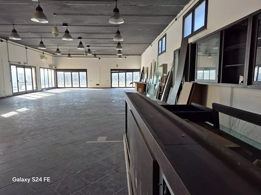 Immagine 7 di Locale commerciale in affitto  a Quartu Sant'elena