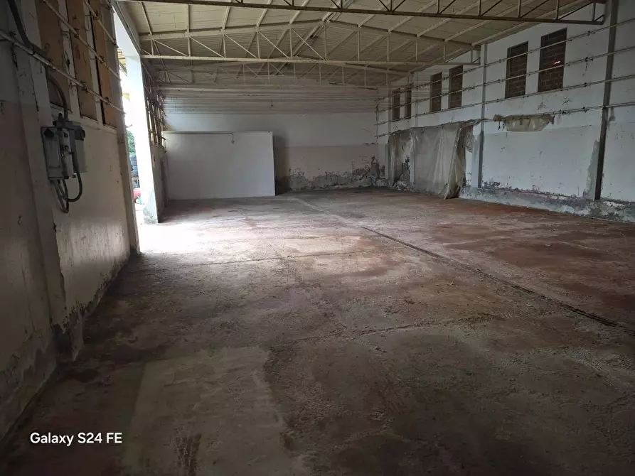 Immagine 1 di Capannone industriale in affitto  a Quartu Sant'elena