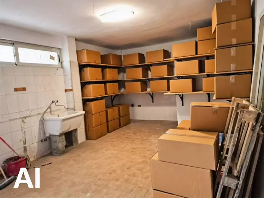 Immagine 1 di Magazzino in vendita  a Quartu Sant'elena
