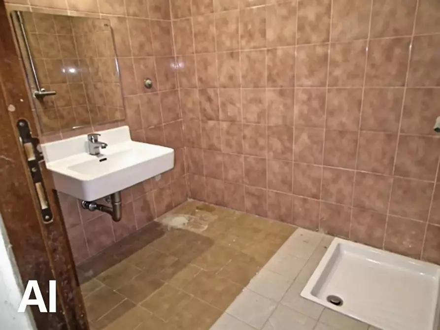 Immagine 9 di Magazzino in vendita  a Quartu Sant'elena