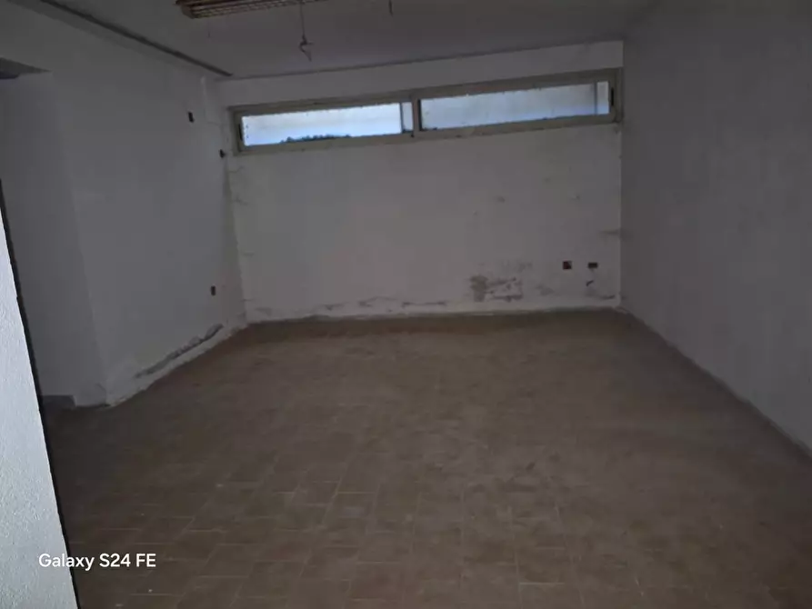 Immagine 14 di Magazzino in vendita  a Quartu Sant'elena