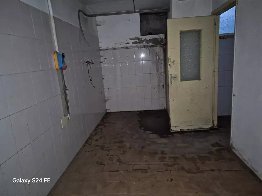Immagine 18 di Magazzino in vendita  a Quartu Sant'elena