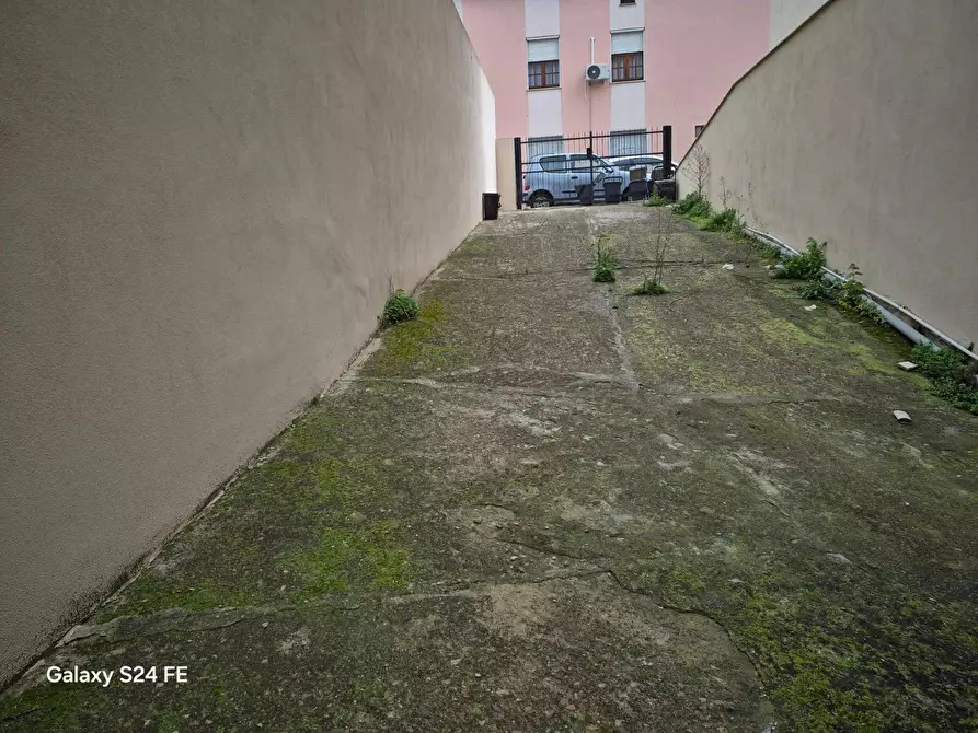 Immagine 3 di Magazzino in vendita  in viale della musica a Quartu Sant'elena