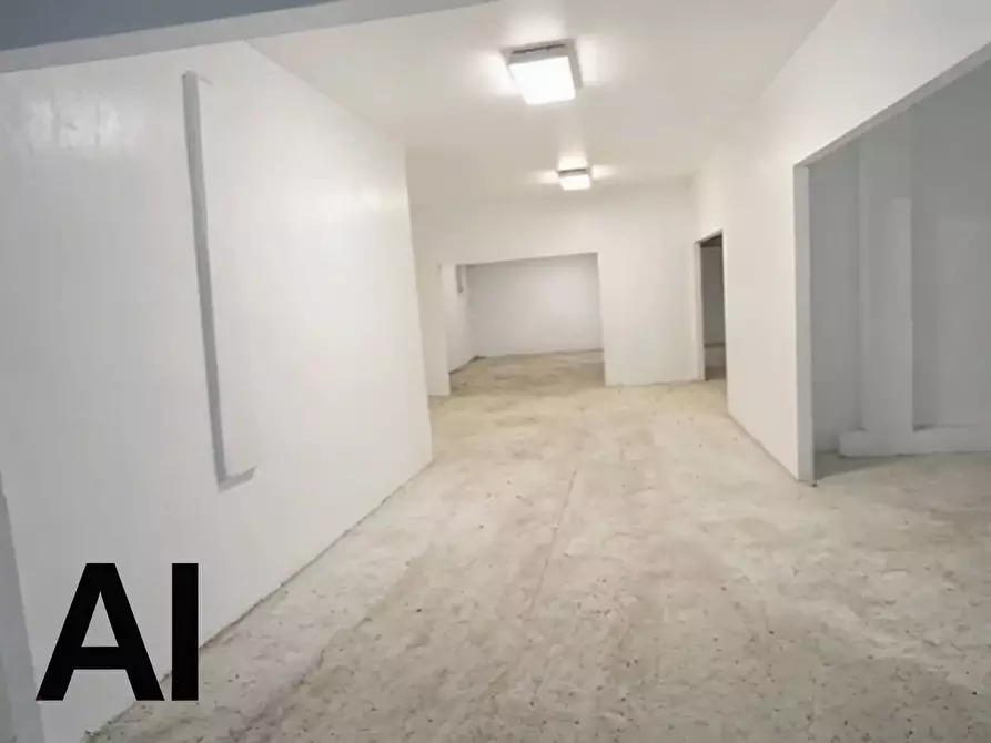 Immagine 4 di Magazzino in vendita  in viale della musica a Quartu Sant'elena