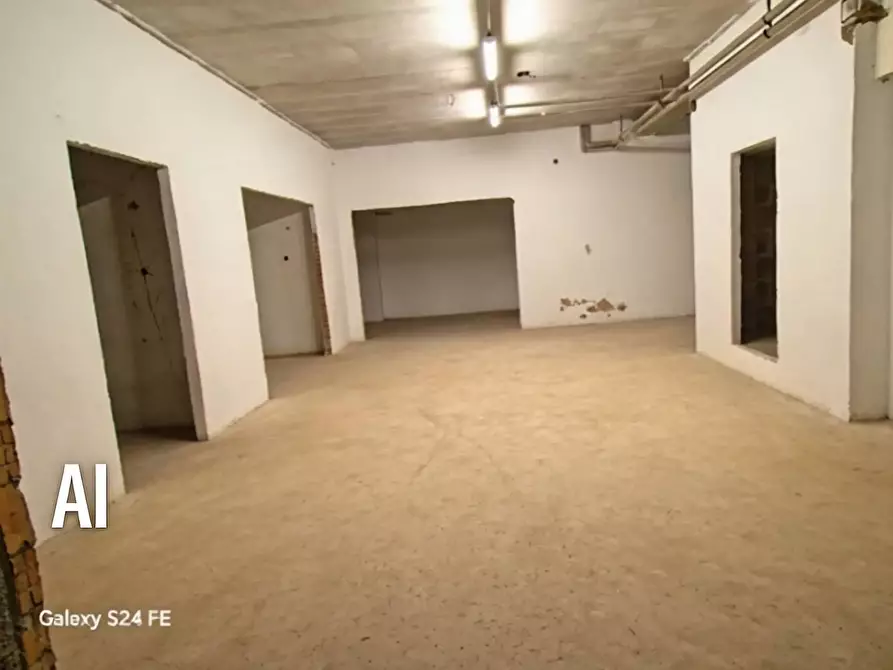 Immagine 7 di Magazzino in vendita  in viale della musica a Quartu Sant'elena