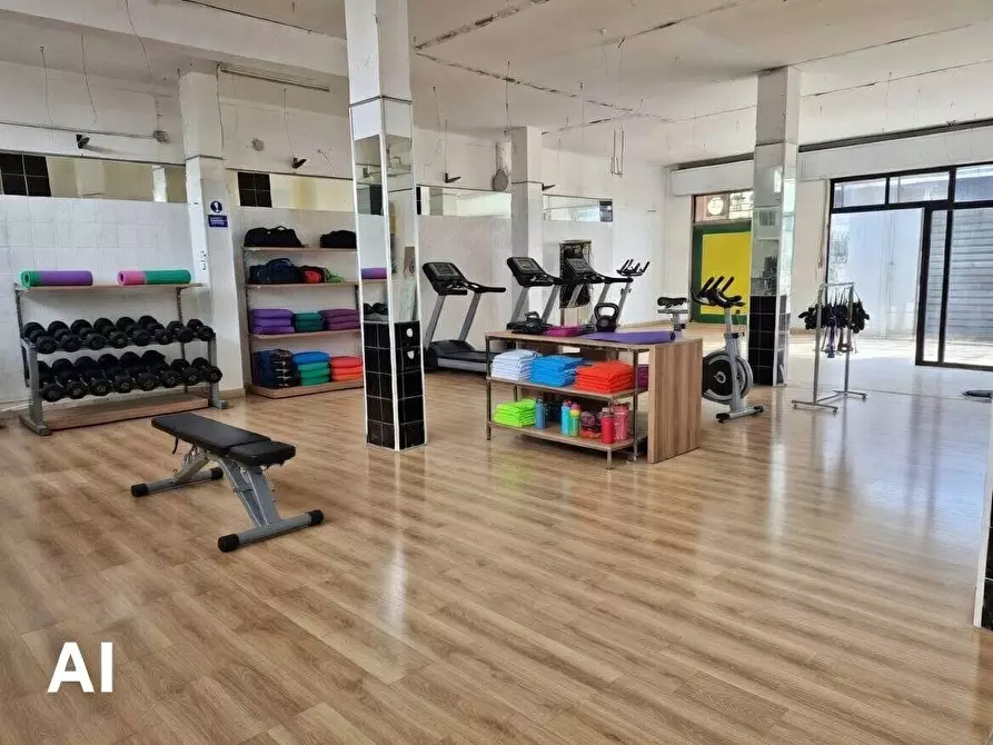 Immagine 1 di Locale commerciale in vendita  in viale della Musica a Quartu Sant'elena